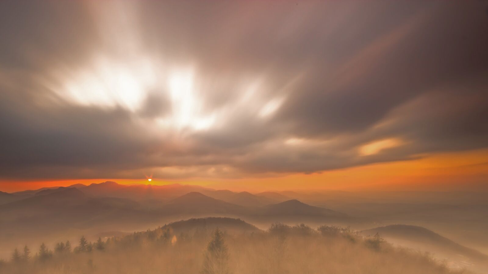 Canon EOS 700D (EOS Rebel T5i / EOS Kiss X7i) sample photo. Sun, sunset, fog photography