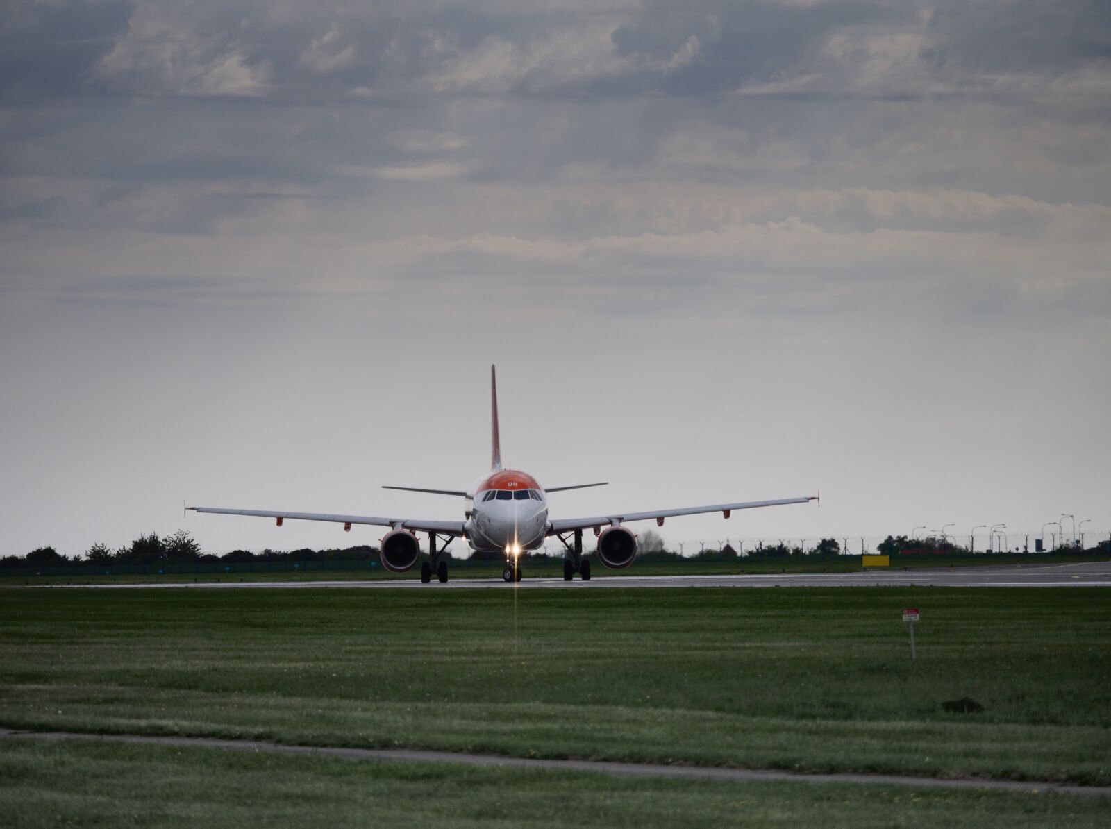 Olympus OM-D E-M1 Mark II + Olympus M.Zuiko Digital ED 40-150mm F2.8 Pro sample photo. Transport, aircraft, airport photography