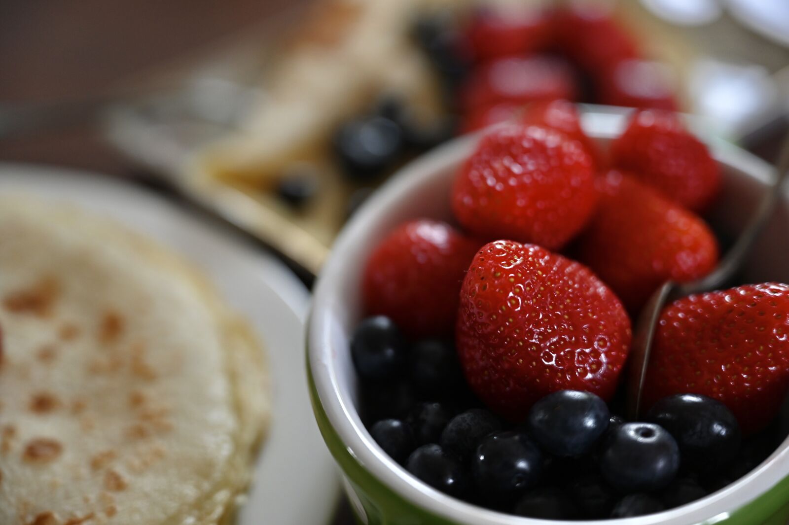 Nikon Z6 sample photo. Strawberries, blueberries, berries photography