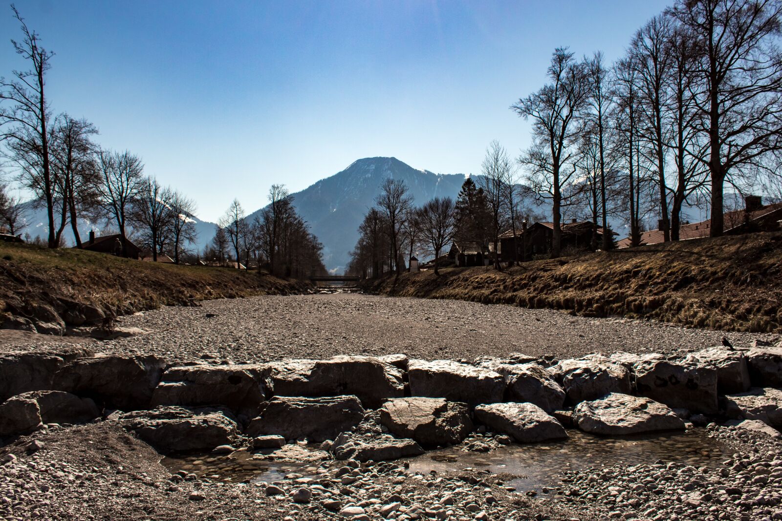 Canon EOS 1300D (EOS Rebel T6 / EOS Kiss X80) sample photo. Riverbed, rock, pebble photography