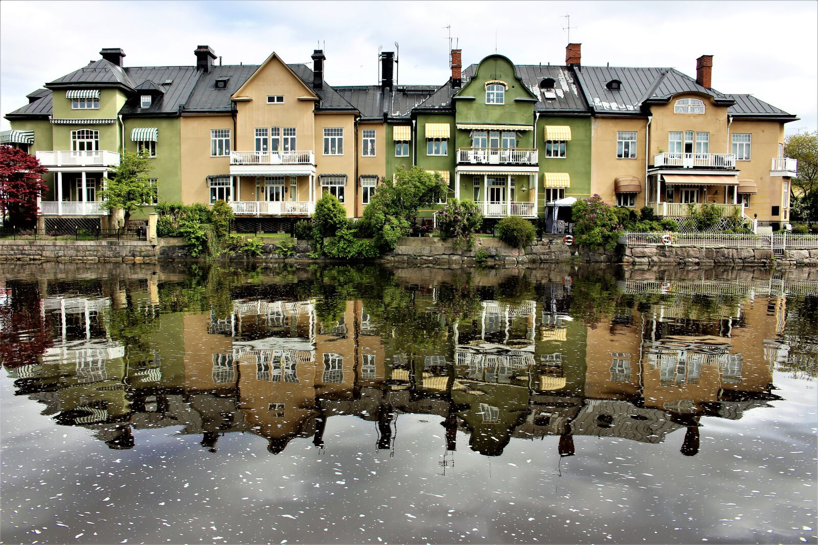 Canon EOS 700D (EOS Rebel T5i / EOS Kiss X7i) sample photo. Buildings, water, river photography