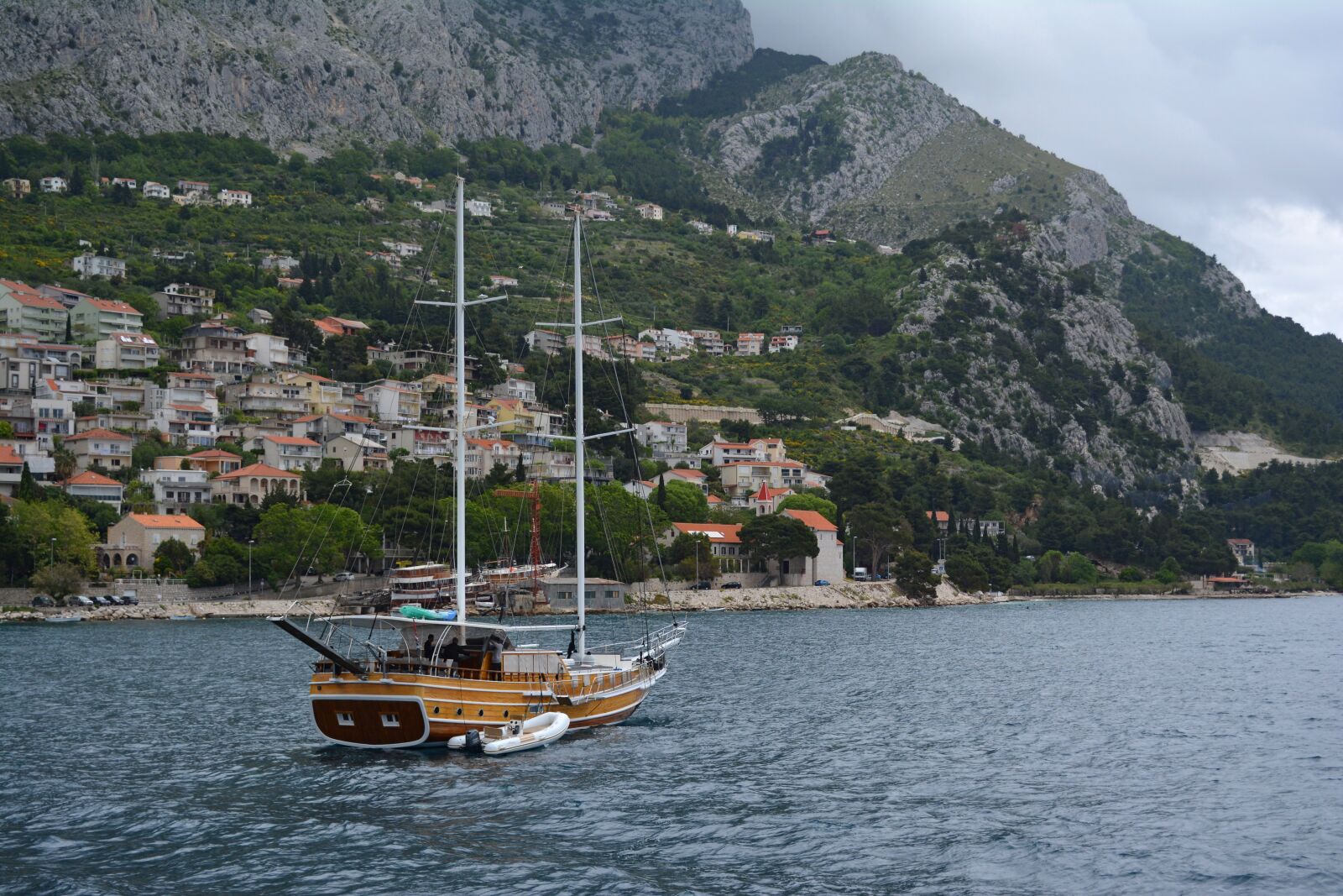 Nikon D5200 sample photo. Coastline, sailboat, sea photography