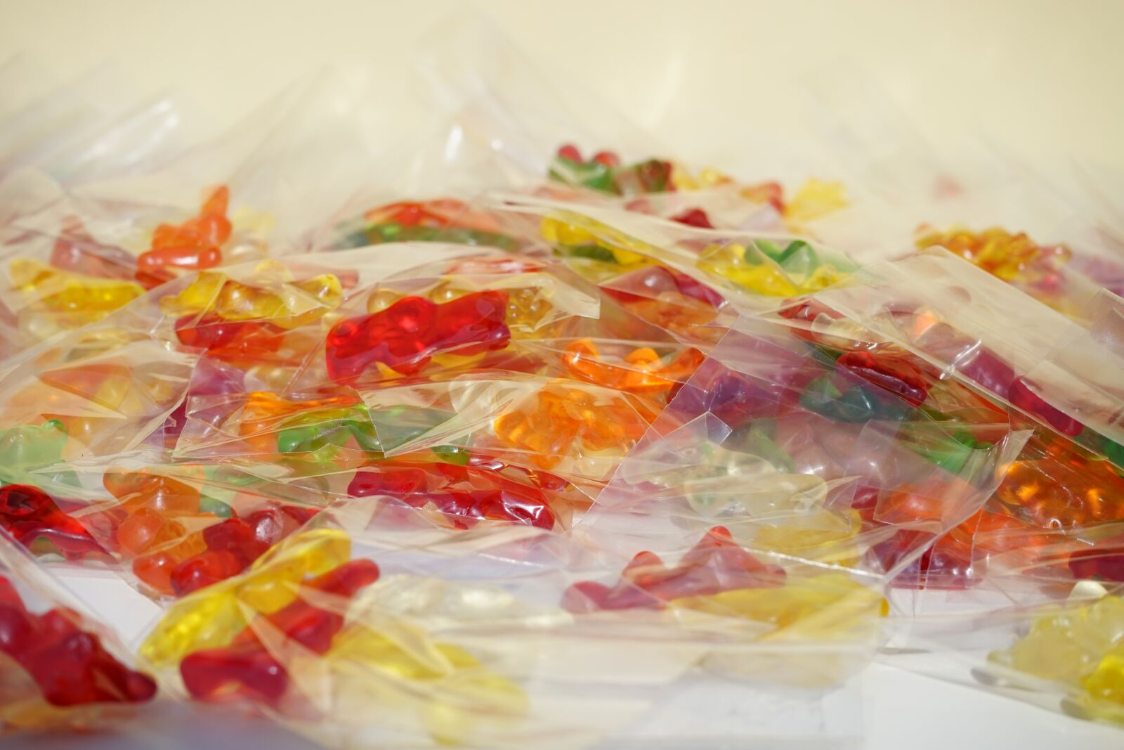 Sony a7 + Sony FE 28-70mm F3.5-5.6 OSS sample photo. Gummi bears, packed, sachets photography