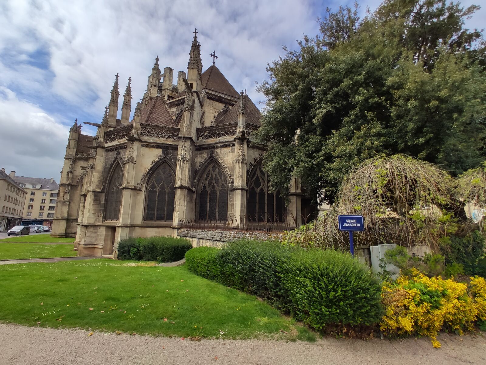 Xiaomi MI 9 sample photo. Caen, church, vegetation photography