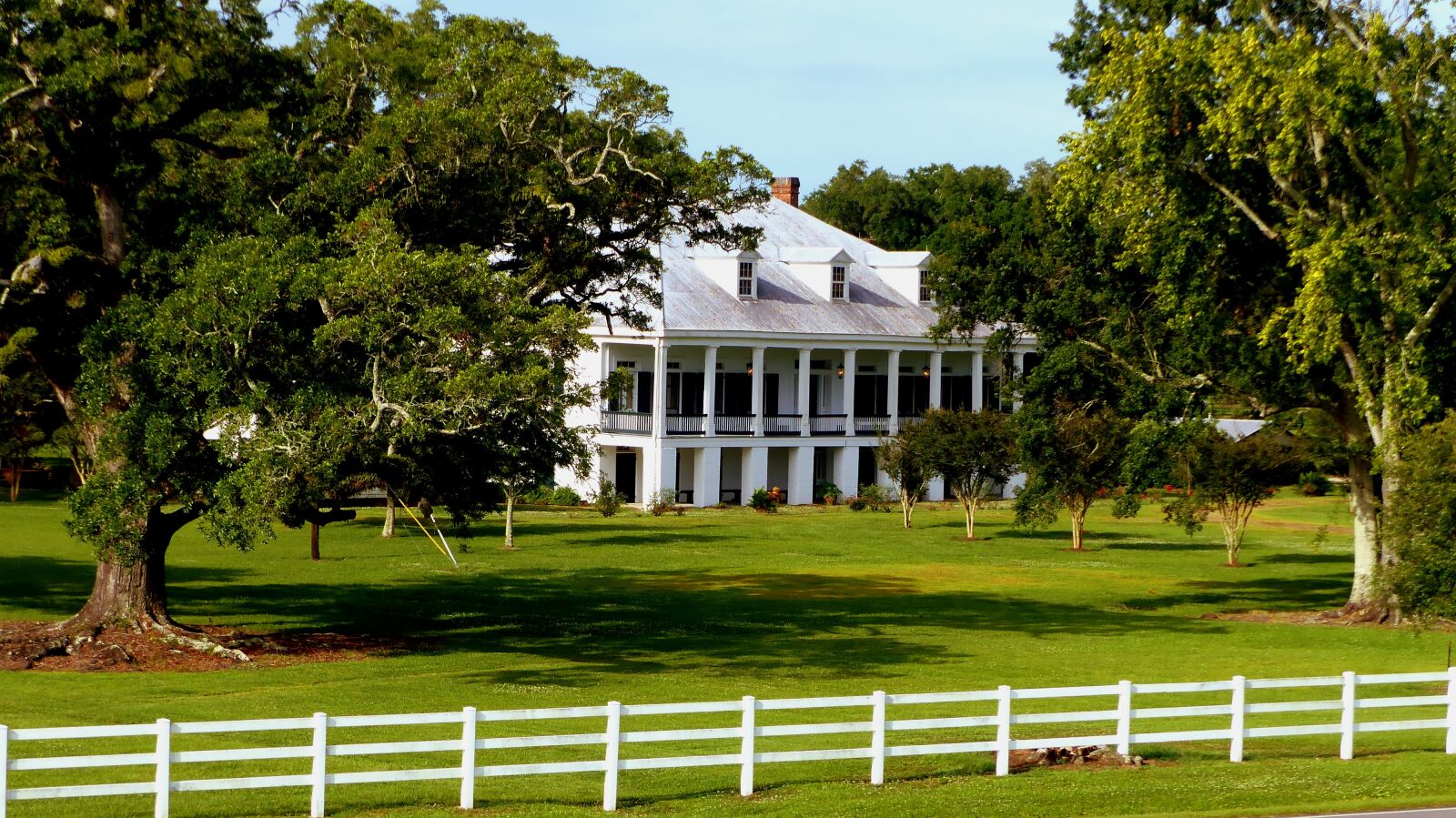 Panasonic Lumix DMC-FZ200 sample photo. Architecture, plantation, louisiana photography