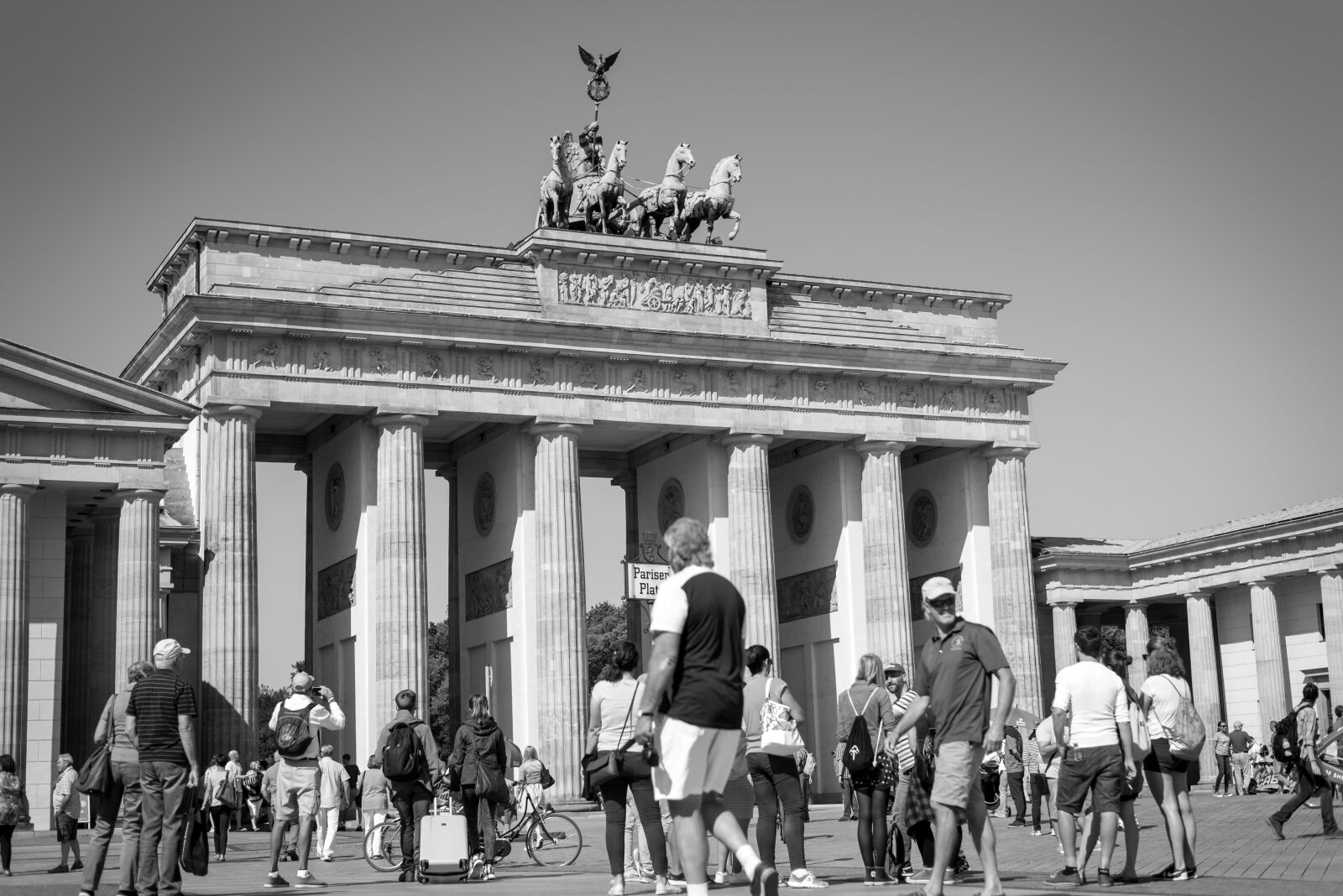 Nikon D750 sample photo. Crowd, brandenburg gate, landmark photography