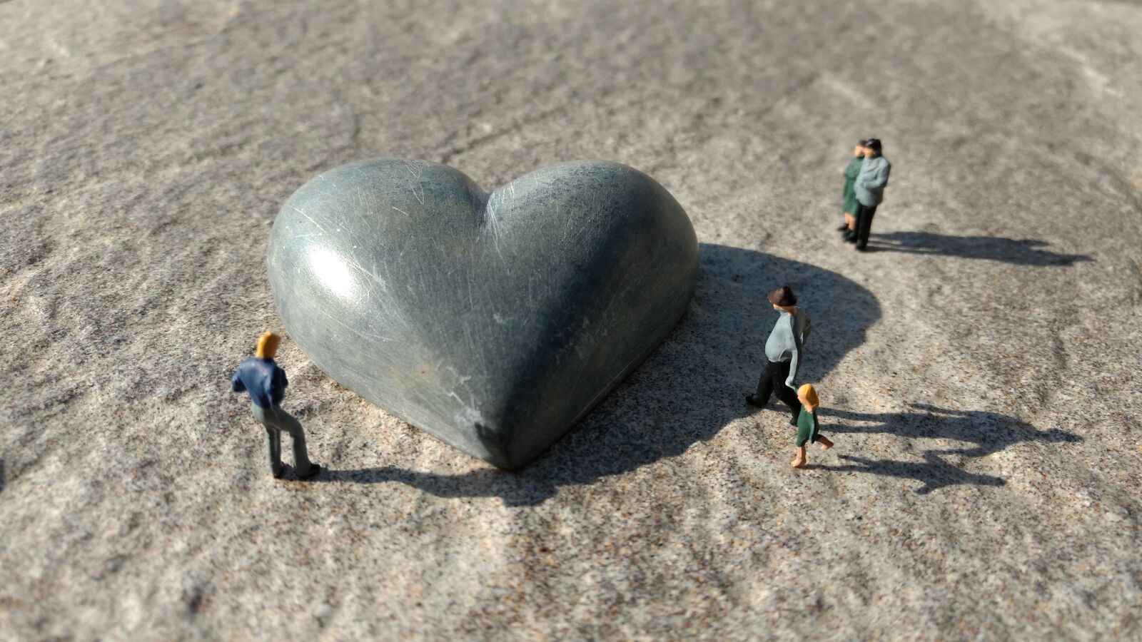 Motorola Moto G (4) sample photo. Miniature figures, heart, stone photography