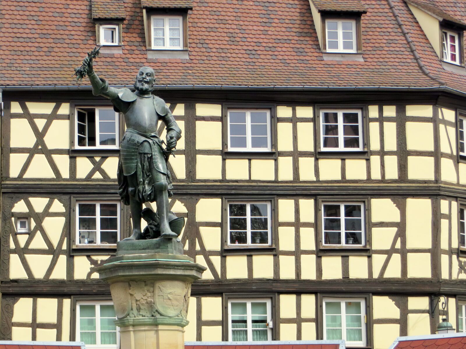 Canon PowerShot SX270 HS sample photo. Alsace, colmar, statue photography