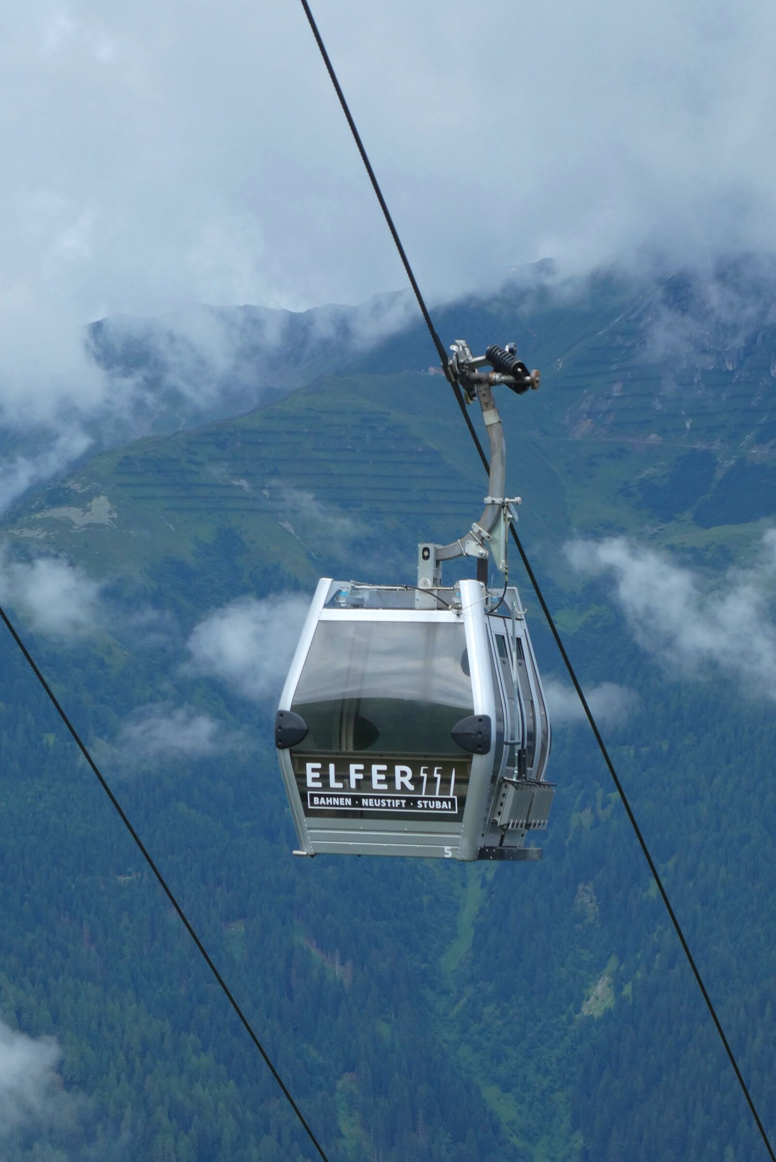 Panasonic Lumix DC-ZS70 (Lumix DC-TZ90) sample photo. Elferbahn, cableway, clouds photography