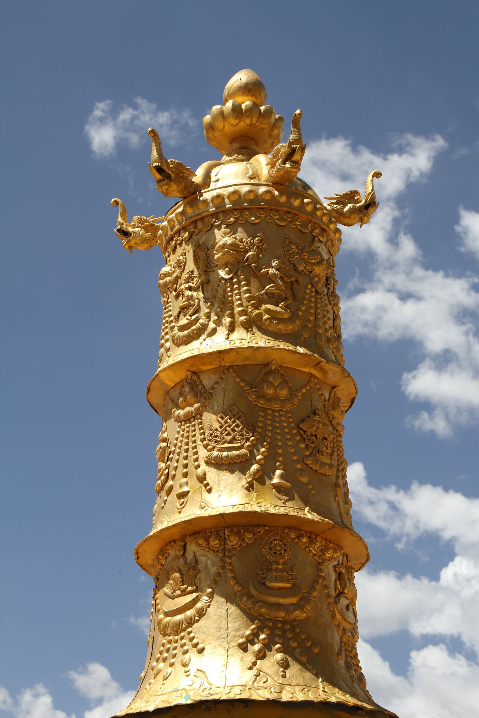 Canon EOS 7D + Canon EF 24-105mm F4L IS USM sample photo. Qinghai, si 廟, construction photography
