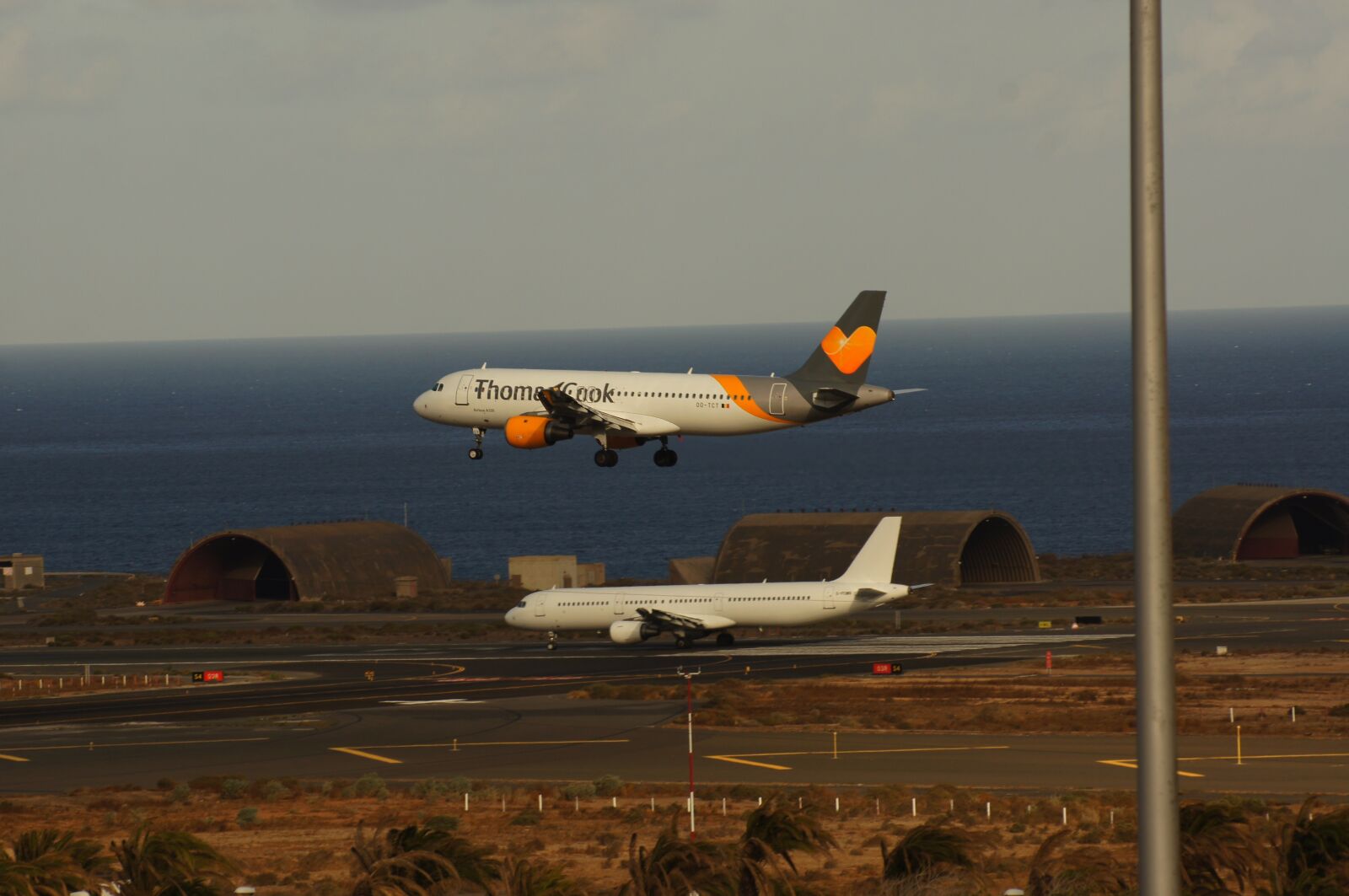 Sony SLT-A55 (SLT-A55V) sample photo. Airport, the, palmas photography