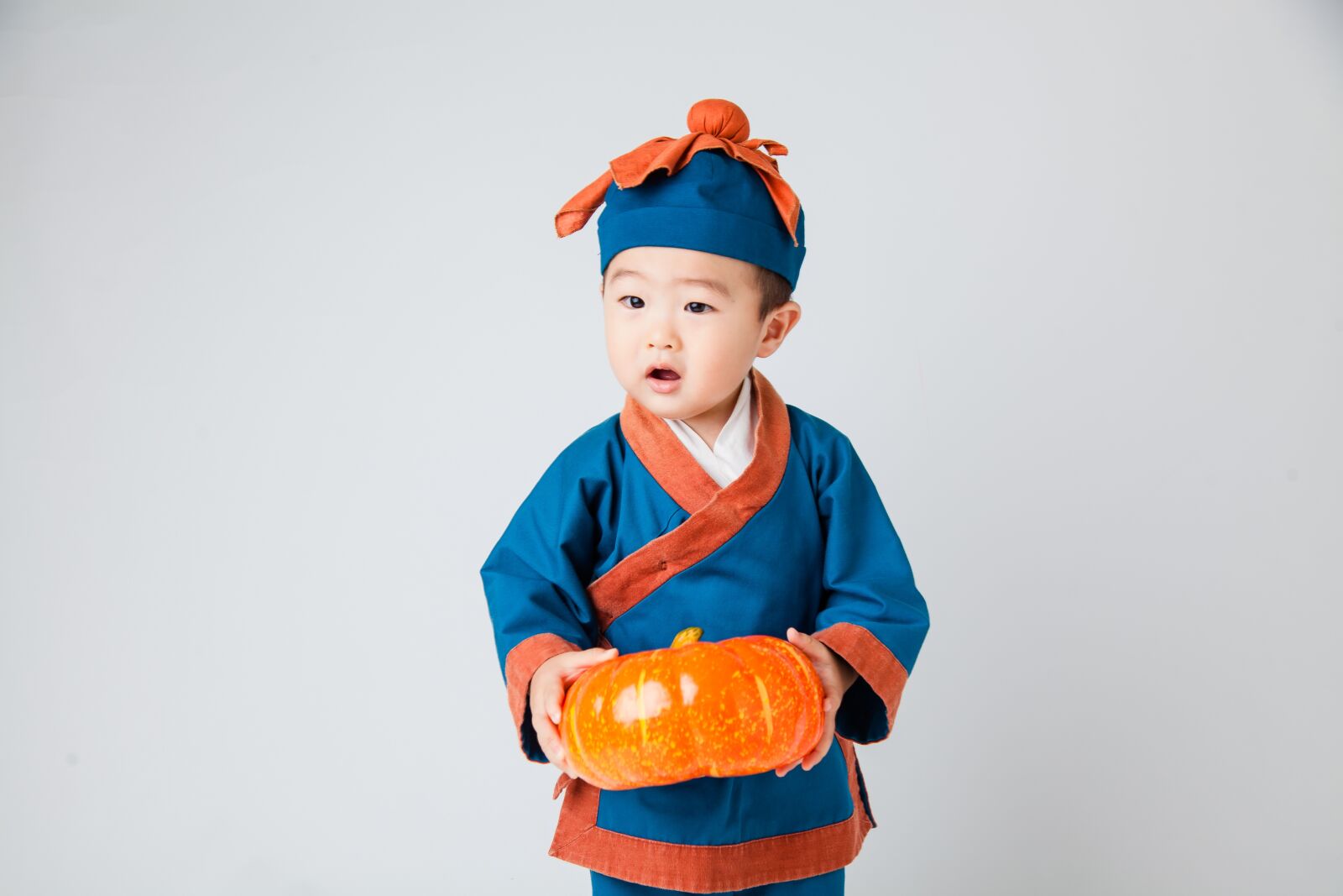 Canon EOS 5D Mark II sample photo. Costume child, cute little photography