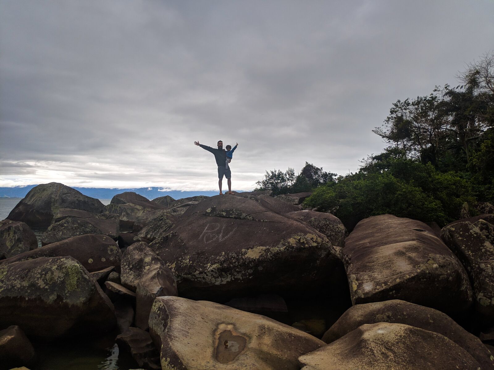 Xiaomi POCO F1 sample photo. Rock, stones, sea photography