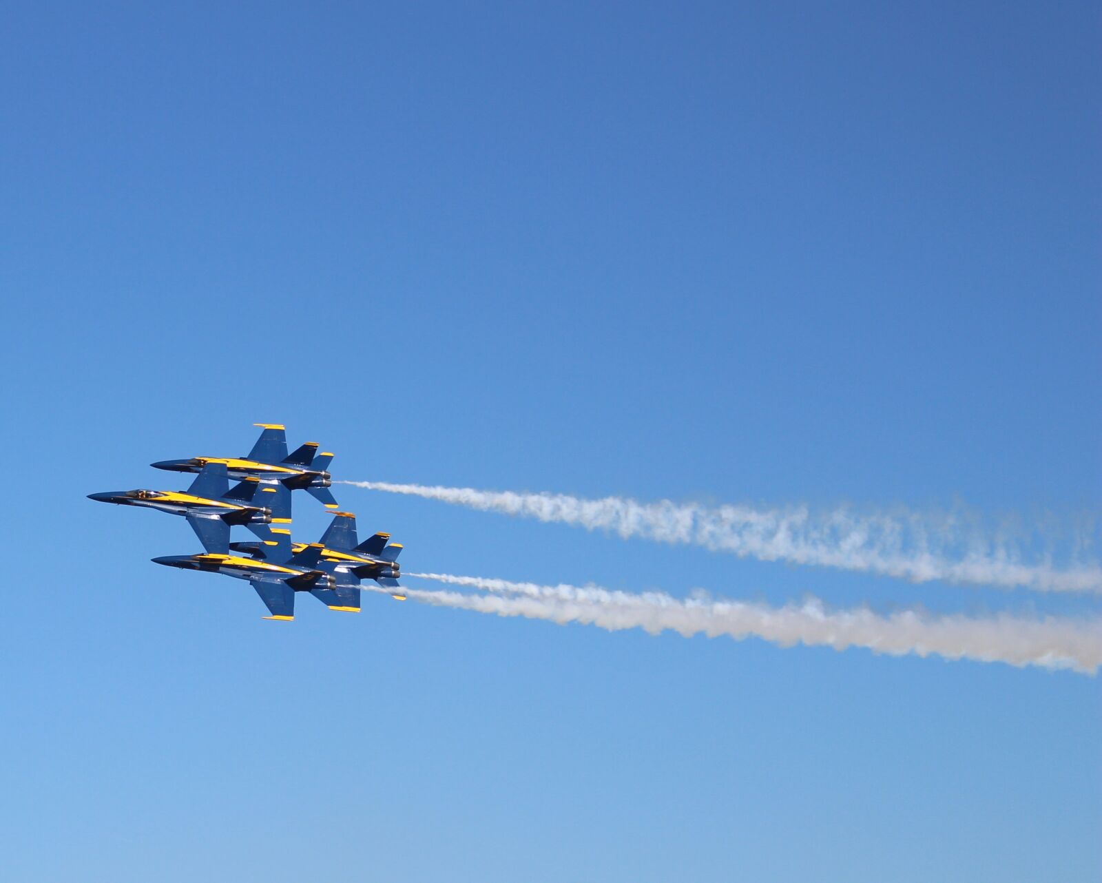 Canon EOS 700D (EOS Rebel T5i / EOS Kiss X7i) sample photo. Formation, blue-angel, marines photography