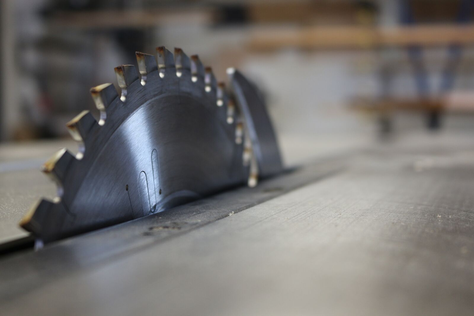 Canon EOS 700D (EOS Rebel T5i / EOS Kiss X7i) sample photo. Carpenter, circular saw, wood photography