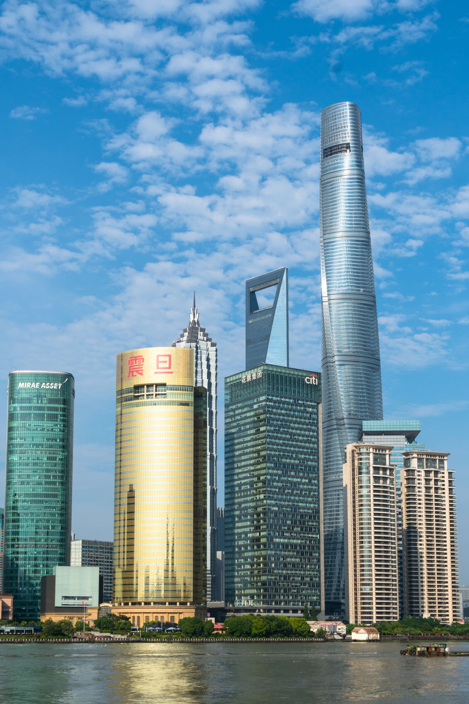 Sony a6300 + Sony Vario-Tessar T* E 16-70mm F4 ZA OSS sample photo. Shanghai, skyscraper, china photography