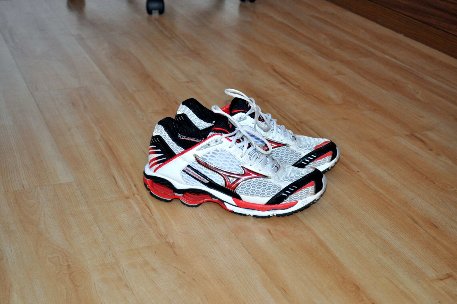 Nikon D5000 sample photo. New, modern, running shoes photography
