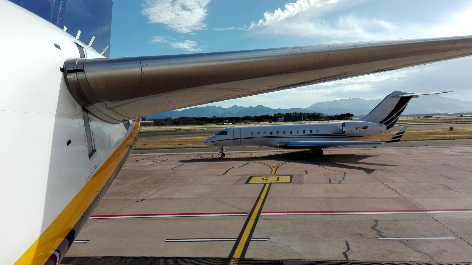 HUAWEI P8 Lite sample photo. Ryanair, airport, plane photography