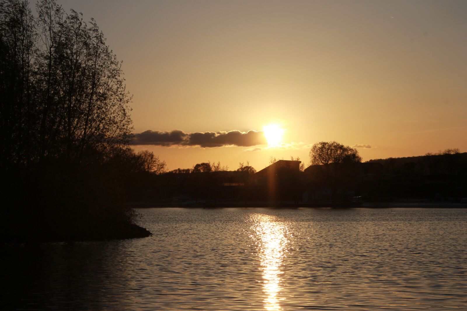Canon EOS 1100D (EOS Rebel T3 / EOS Kiss X50) sample photo. Sunset, island, sun photography