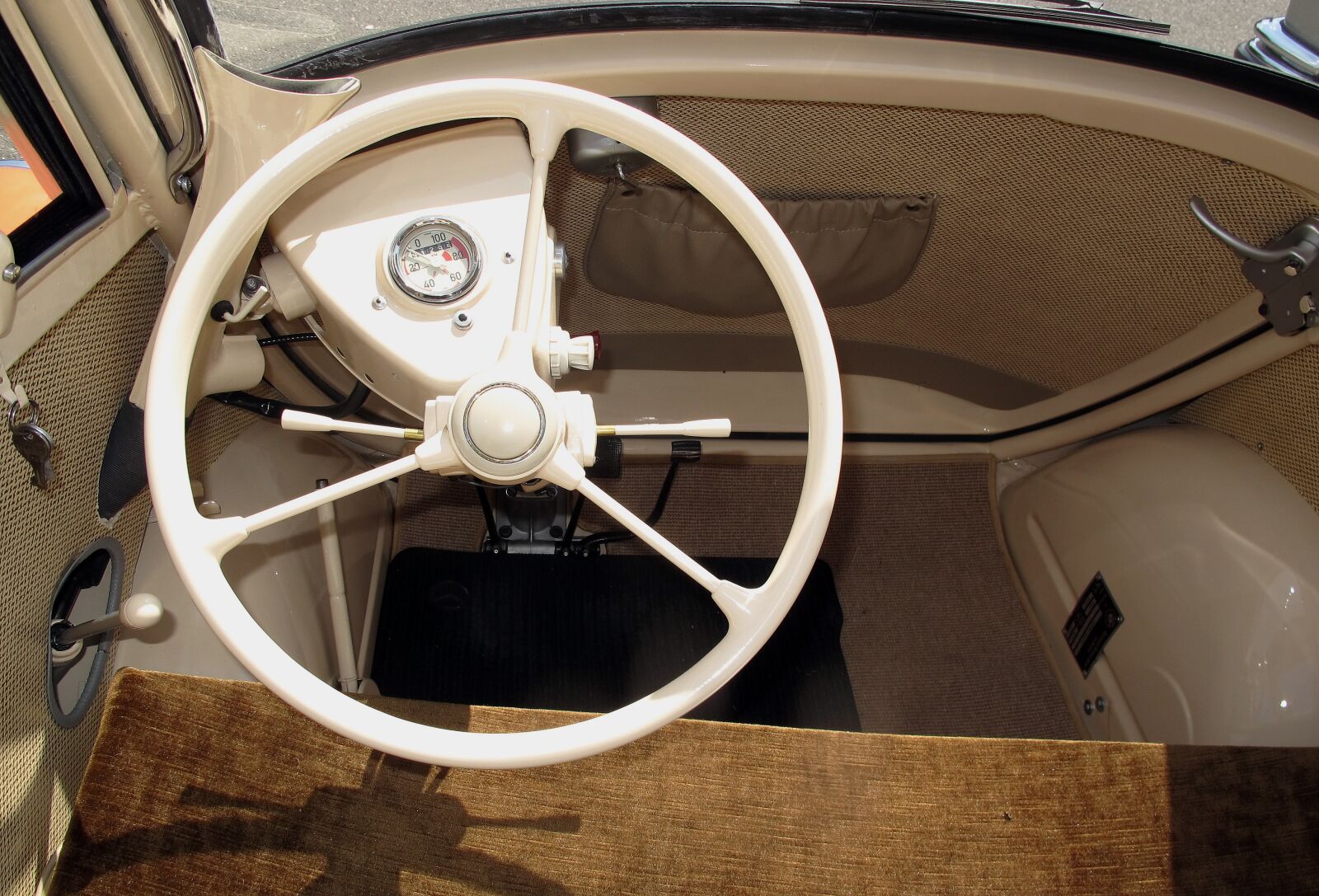 Canon PowerShot G12 sample photo. Oldtimer, bmw isetta, isetta photography
