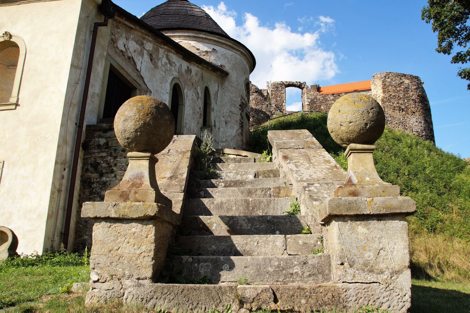 Sony SLT-A58 sample photo. Stairs, old, outdoor photography