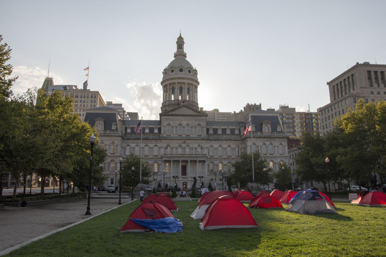 Nikon D7200 sample photo. Baltimore, city hall, tent photography