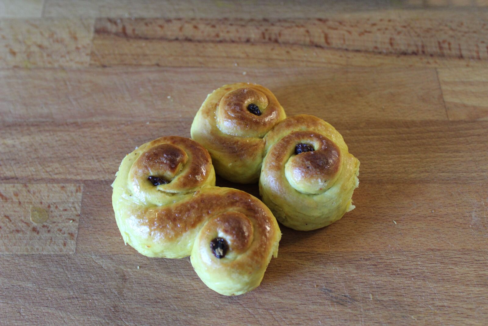 Canon EOS 600D (Rebel EOS T3i / EOS Kiss X5) sample photo. Lussekatter, saffransbullar, advent photography