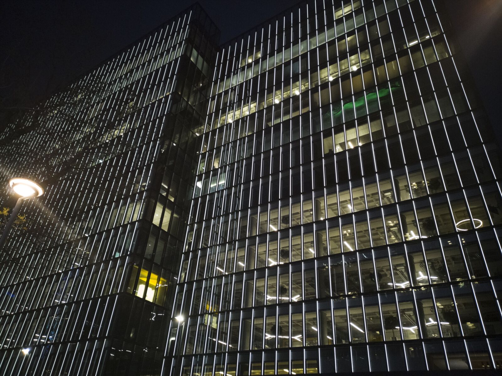 HUAWEI CLT-L09 sample photo. Night, skyscraper, architecture photography
