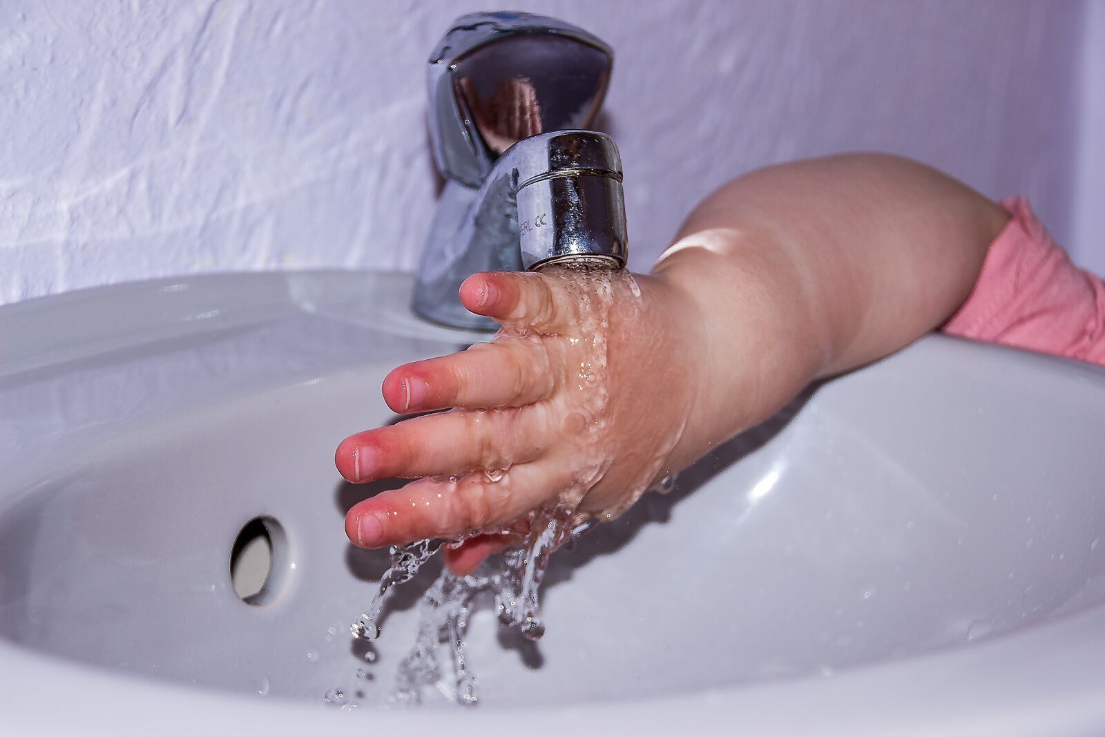 Canon EOS 650D (EOS Rebel T4i / EOS Kiss X6i) sample photo. Toddler hand, hand, finger photography