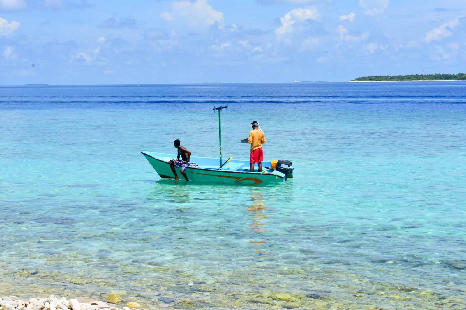 Nikon D5200 sample photo. Fishing boat, dharavandhoo, maldives photography