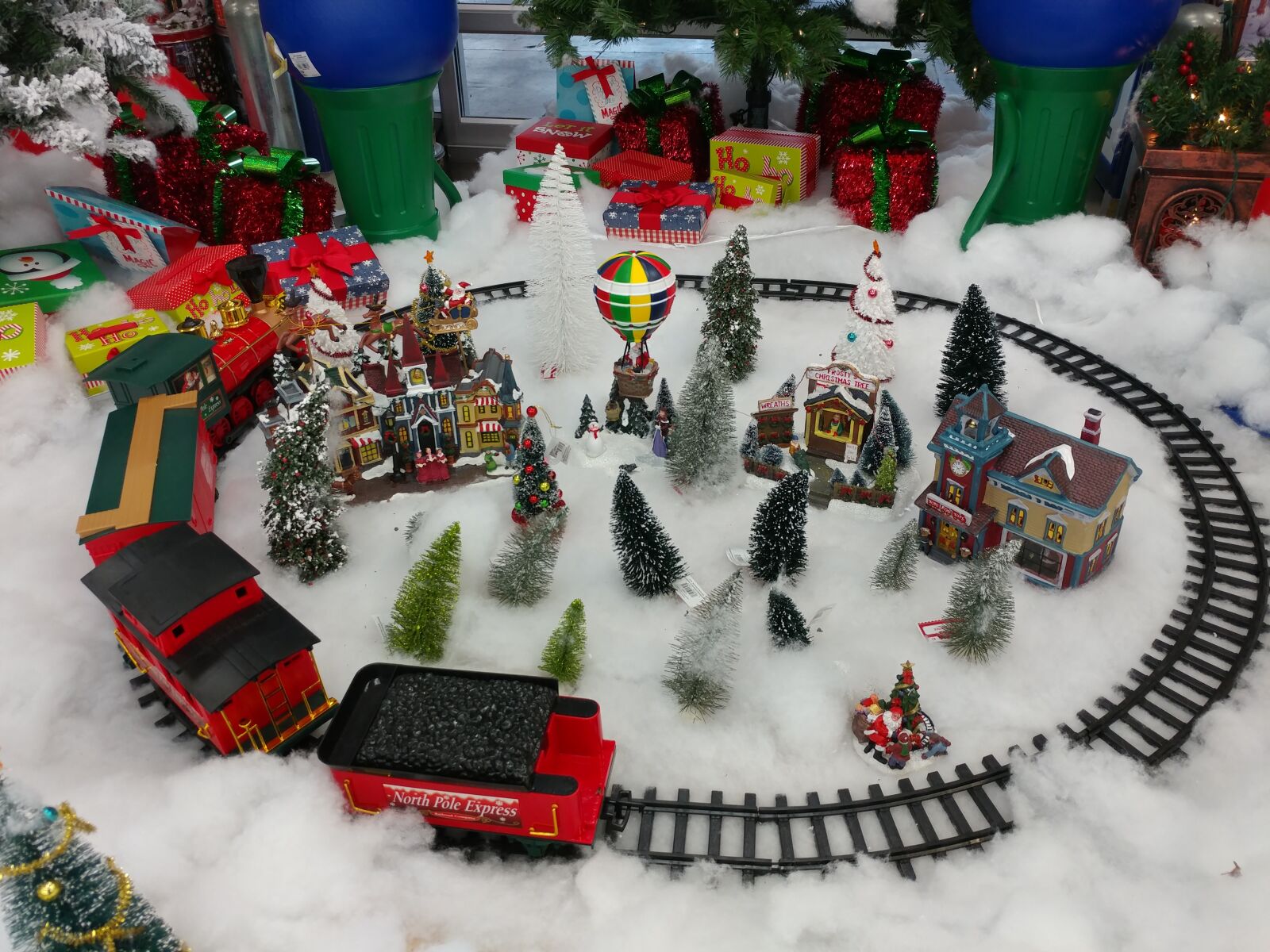 LG V20 sample photo. Fire car, christmas, snow photography