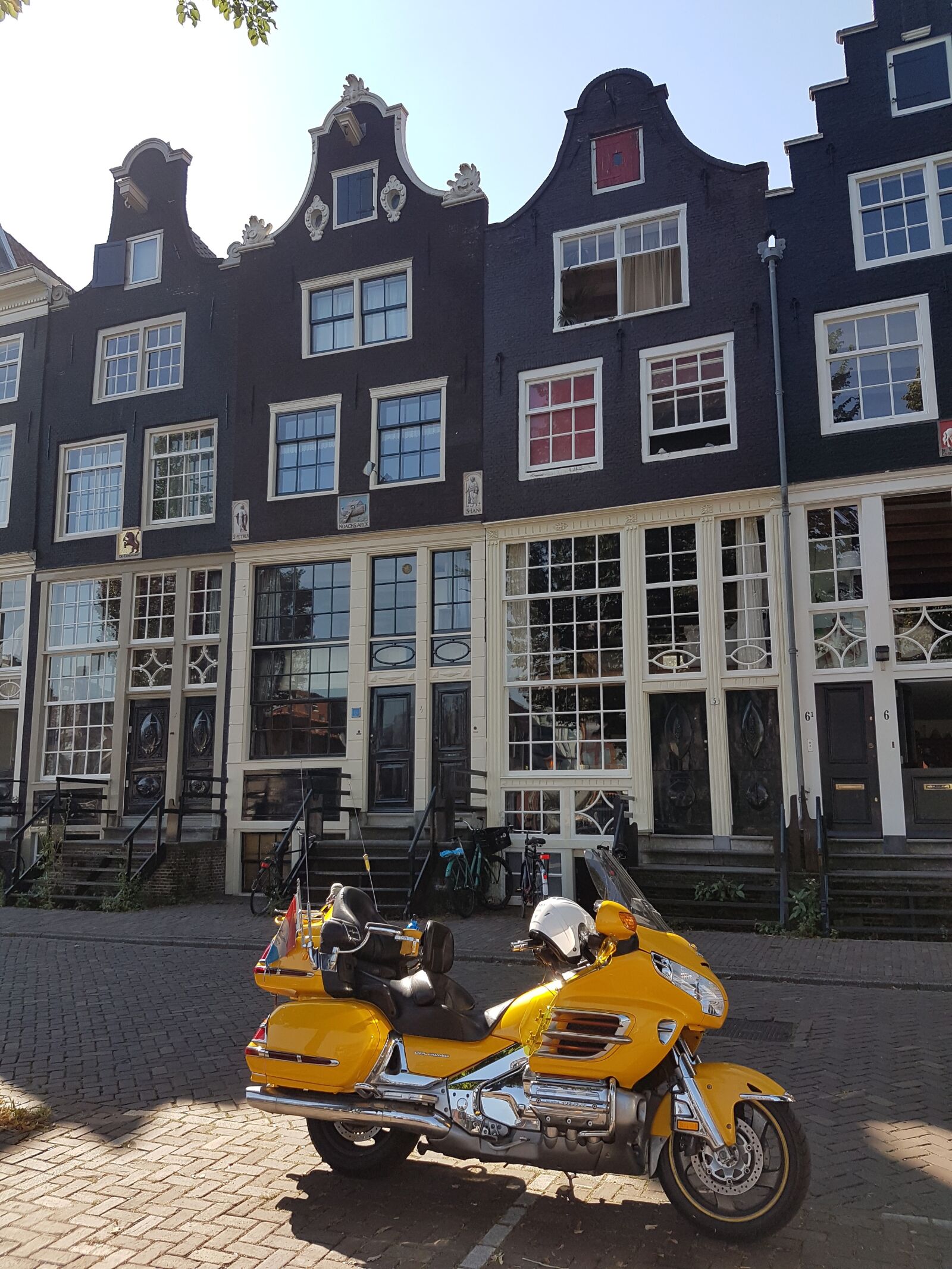 Samsung Galaxy S7 sample photo. Sandy corner, amsterdam, goldwing photography