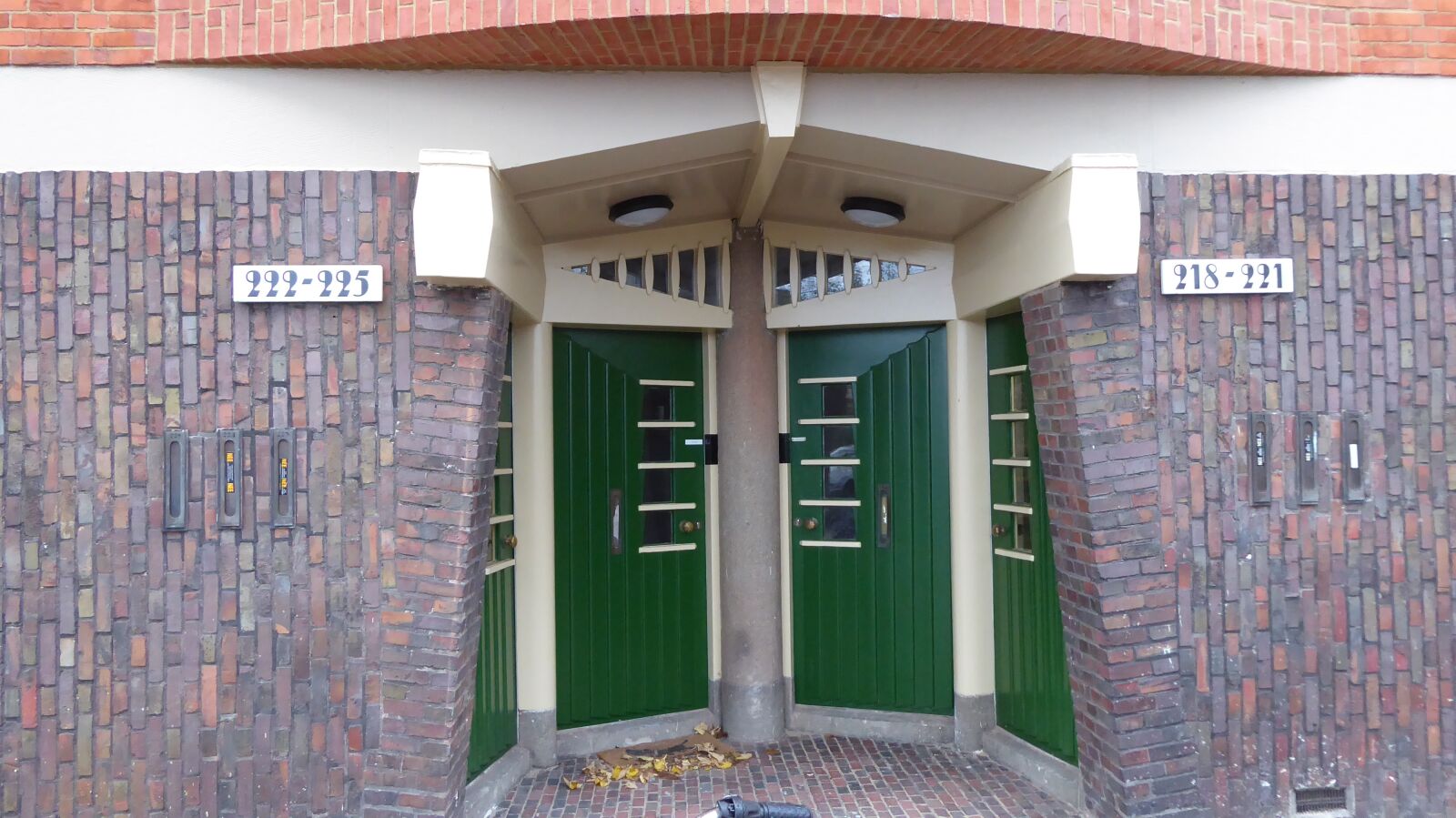Panasonic Lumix DMC-ZS50 (Lumix DMC-TZ70) sample photo. Door, architecture, amsterdam school photography