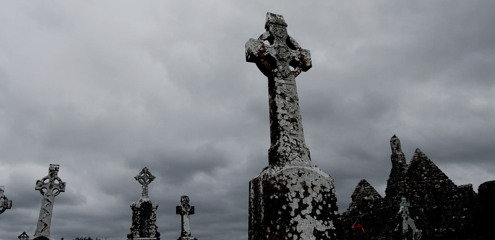 Nikon D40 sample photo. Ruin, ireland, clonmacnoise castle photography