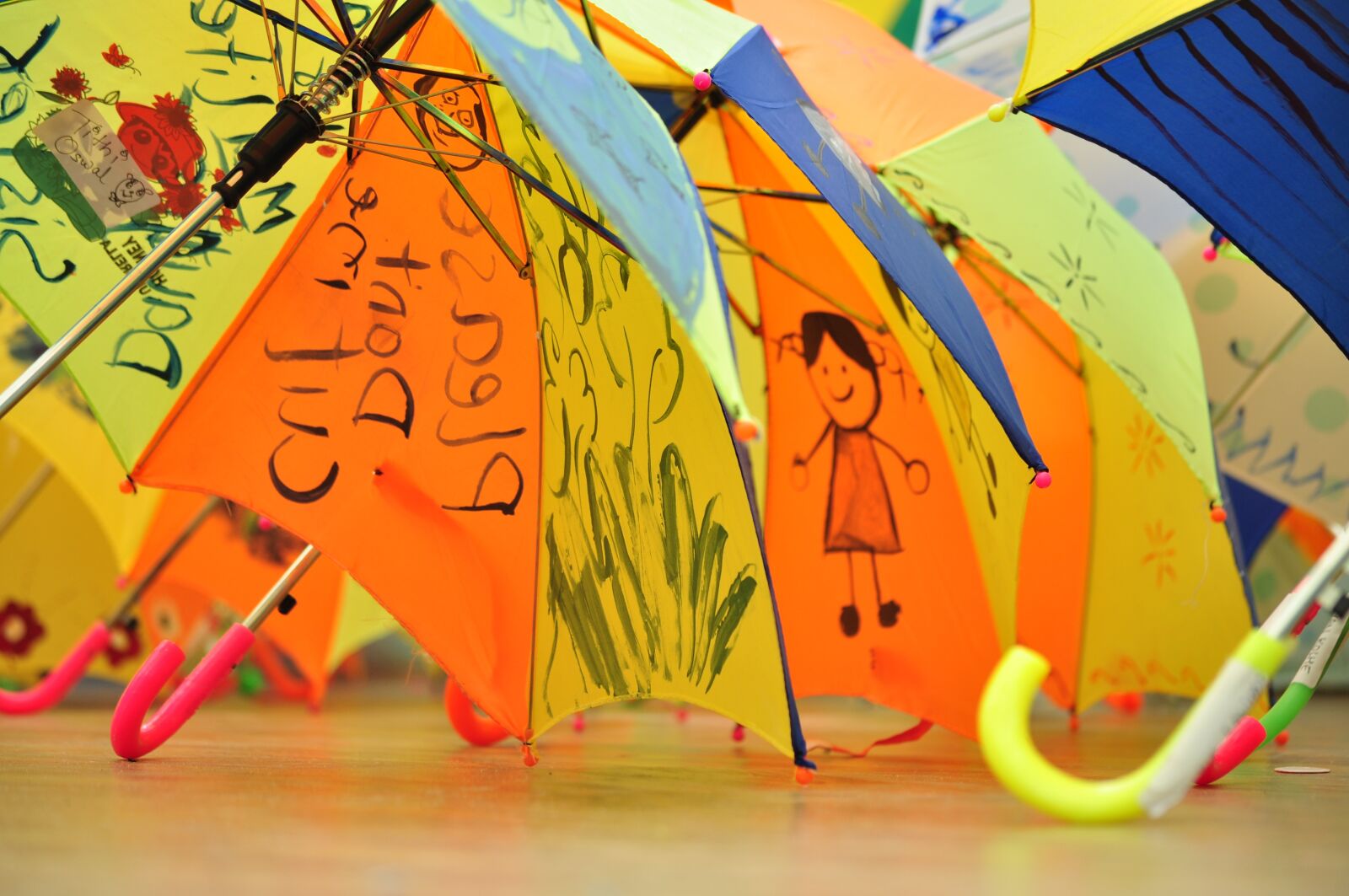 Nikon D5000 sample photo. Umbrellas, kids painting, coloring photography