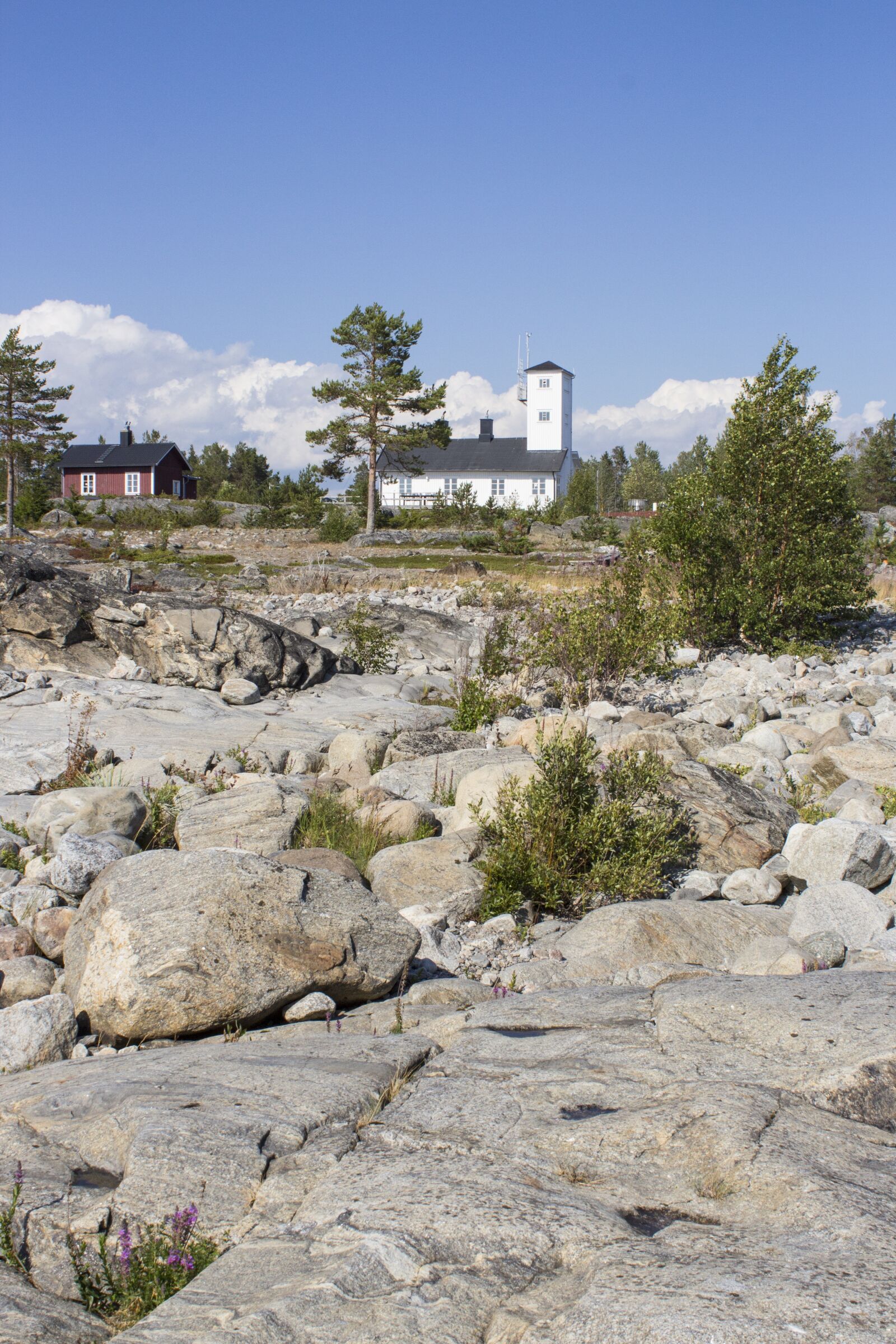 Canon EOS 700D (EOS Rebel T5i / EOS Kiss X7i) sample photo. Lighthouse, cliffs, archipelago photography