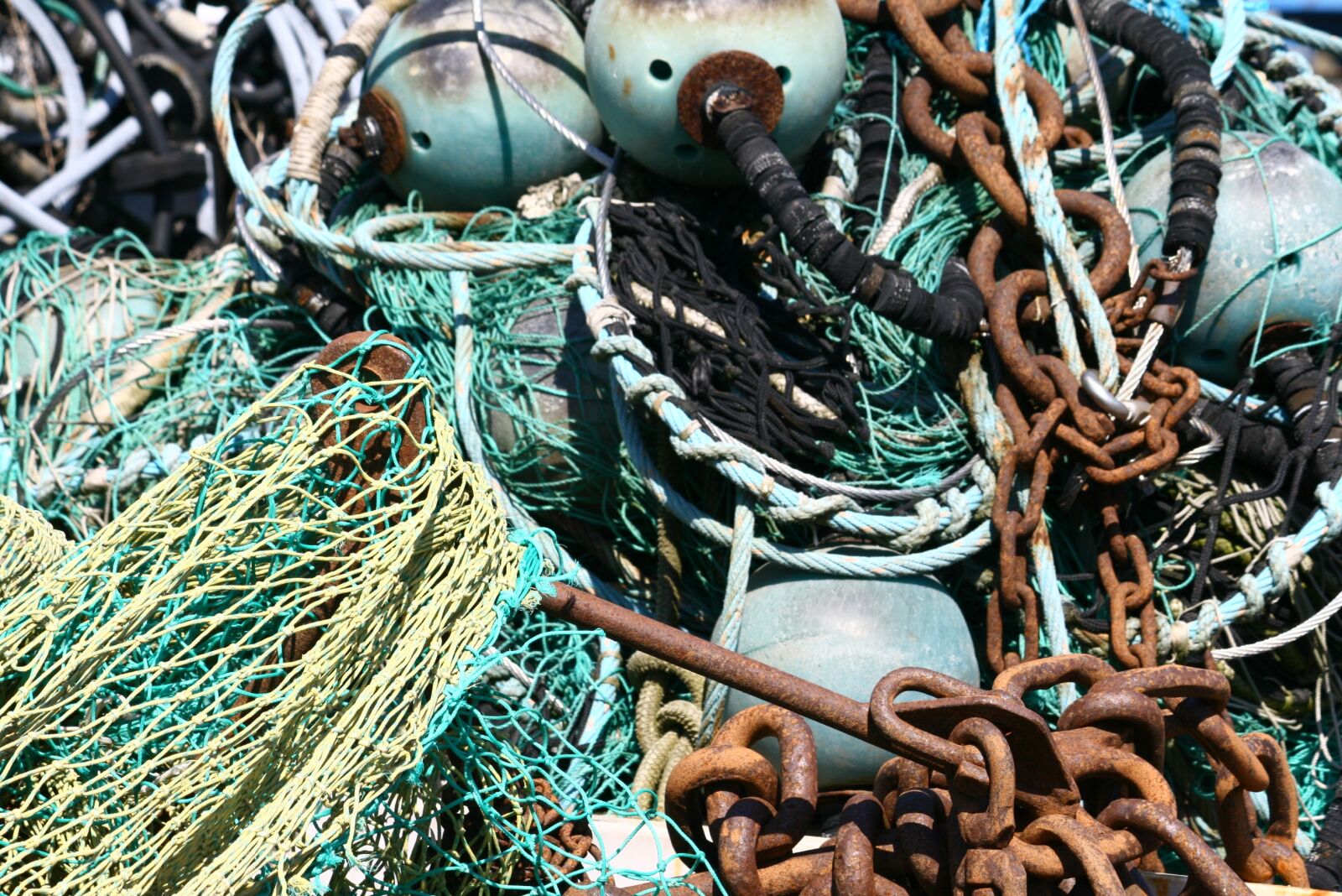 Canon EOS 400D (EOS Digital Rebel XTi / EOS Kiss Digital X) sample photo. Fishing industry, harbor atmosphere photography