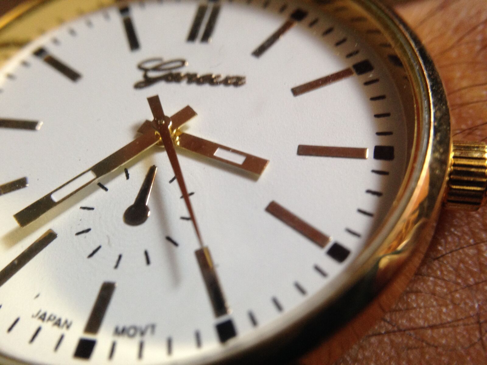 iPhone 5c back camera 4.12mm f/2.4 sample photo. Clock, old, gold photography