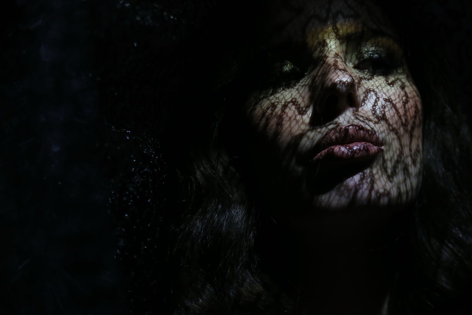 Canon EF 24-105mm F4L IS USM sample photo. Woman, face, shadow, nose photography