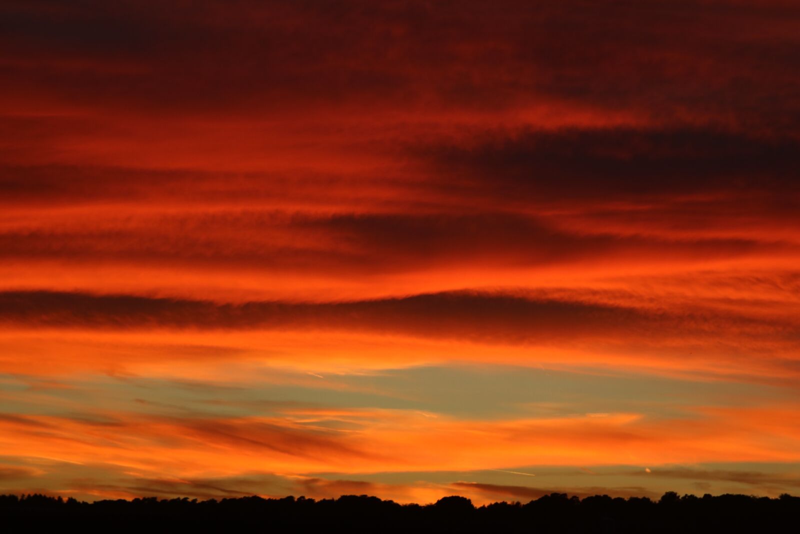 Canon EOS 750D (EOS Rebel T6i / EOS Kiss X8i) sample photo. Sunset, afterglow, sky photography