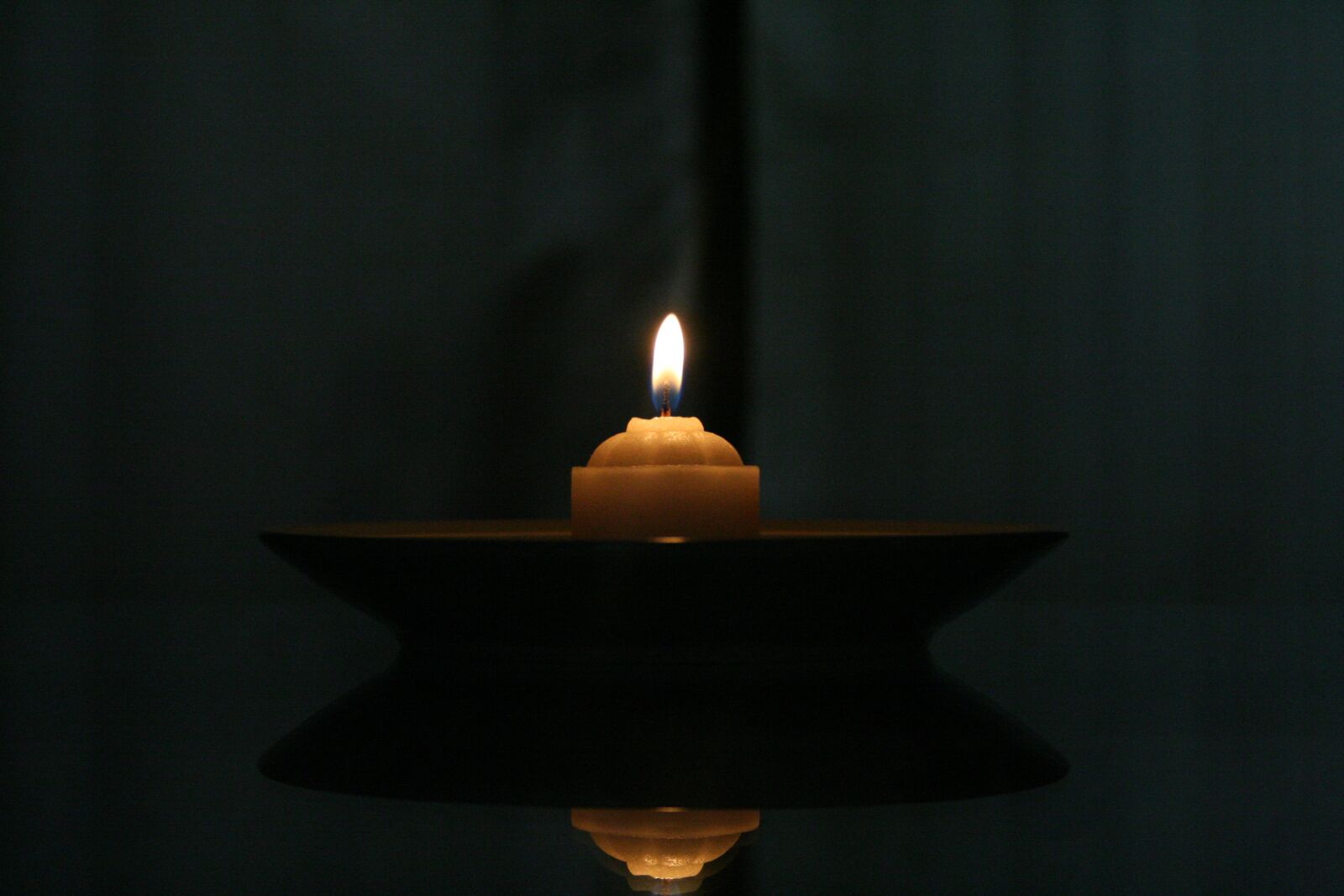 Canon EOS 350D (EOS Digital Rebel XT / EOS Kiss Digital N) sample photo. Candle, fire, light photography