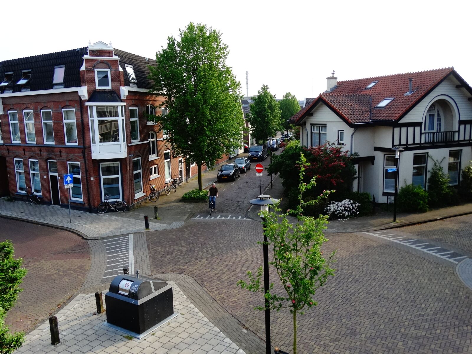 Sony Cyber-shot DSC-HX300 sample photo. Hengelo, afrikaanderbuurt, crossing photography