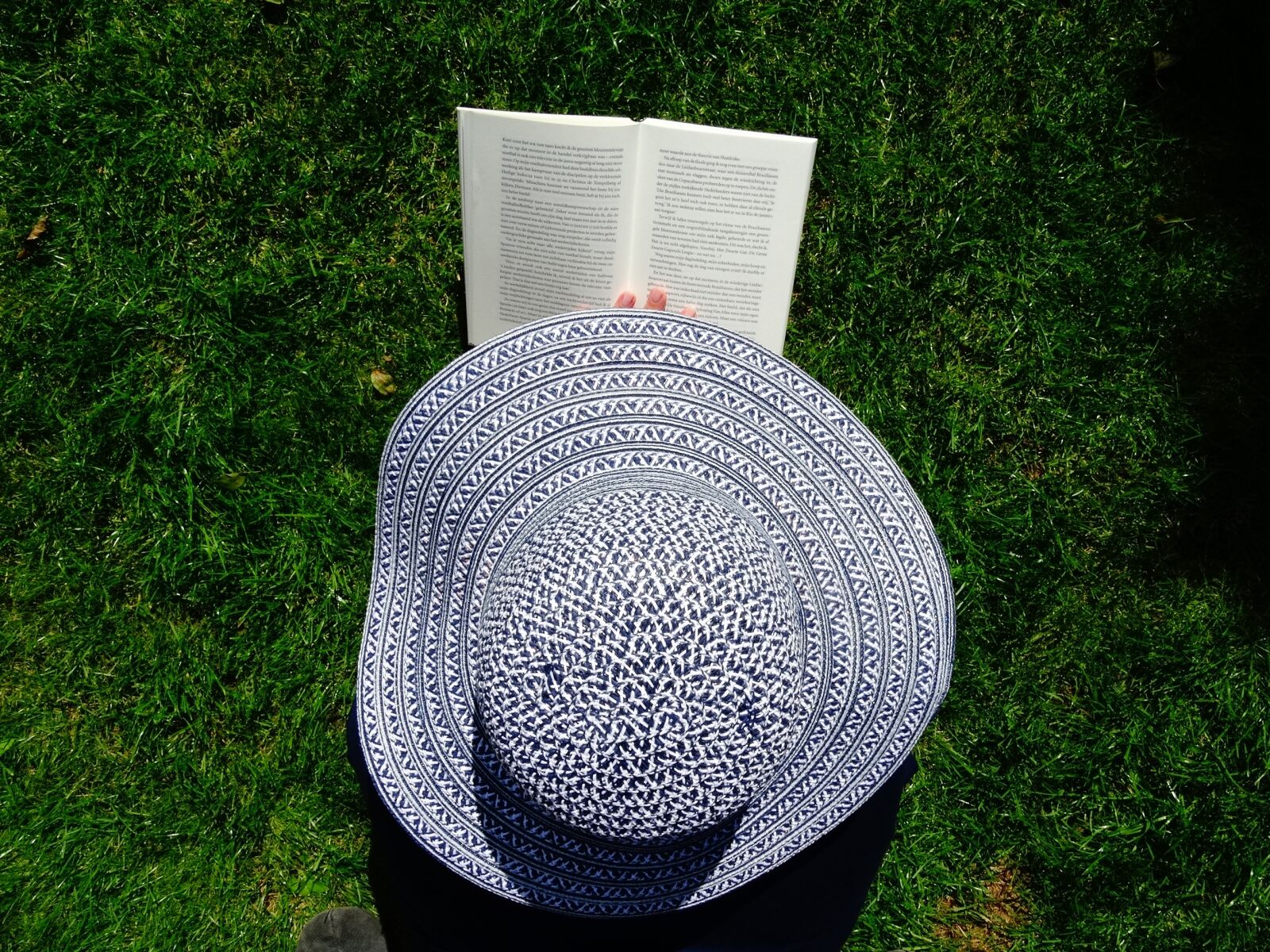 Sony Cyber-shot DSC-HX300 sample photo. Hat, book, read photography