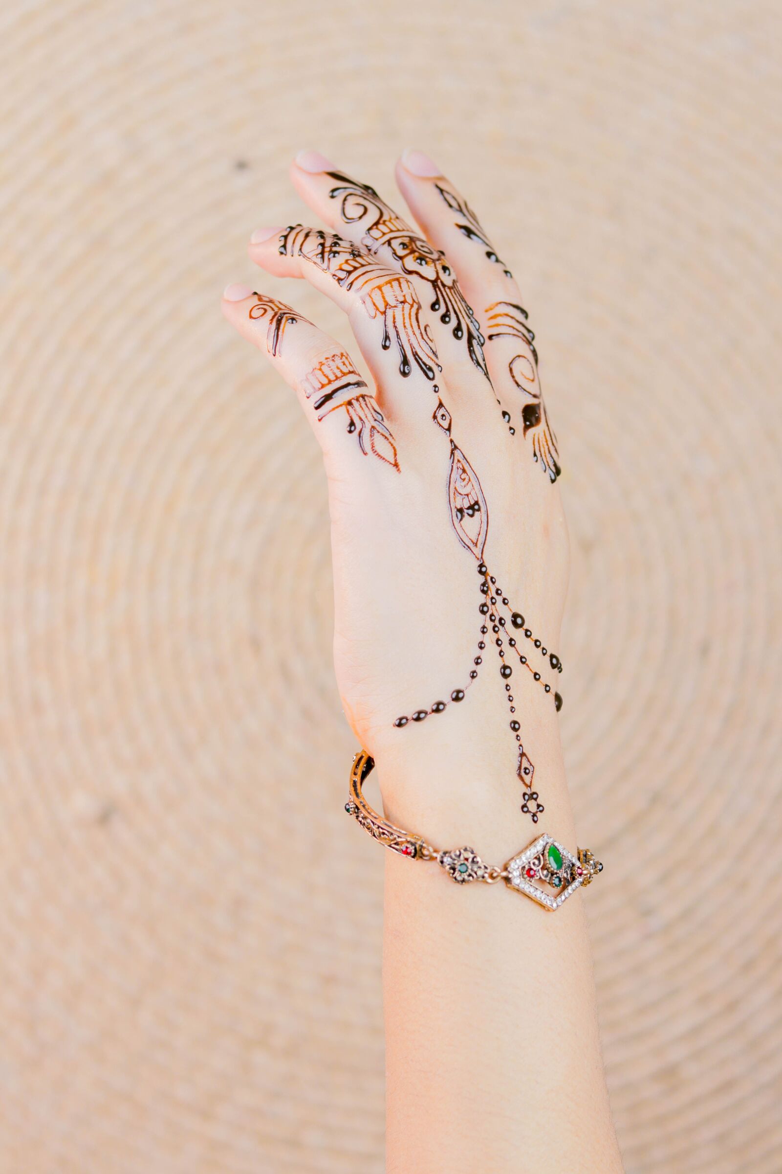 Canon EOS 80D sample photo. Henna, hands, mehendi photography
