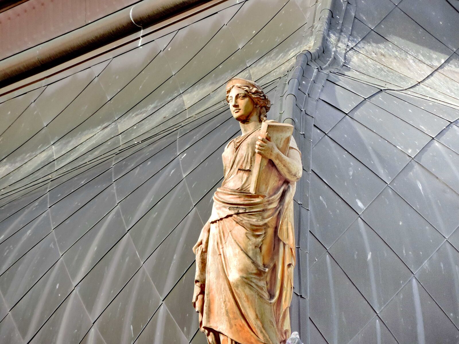 Nikon Coolpix P520 sample photo. Art, bust, model, roof photography