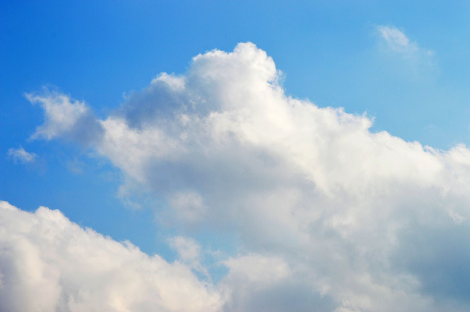 Nikon D3200 sample photo. Sky with clouds, white photography