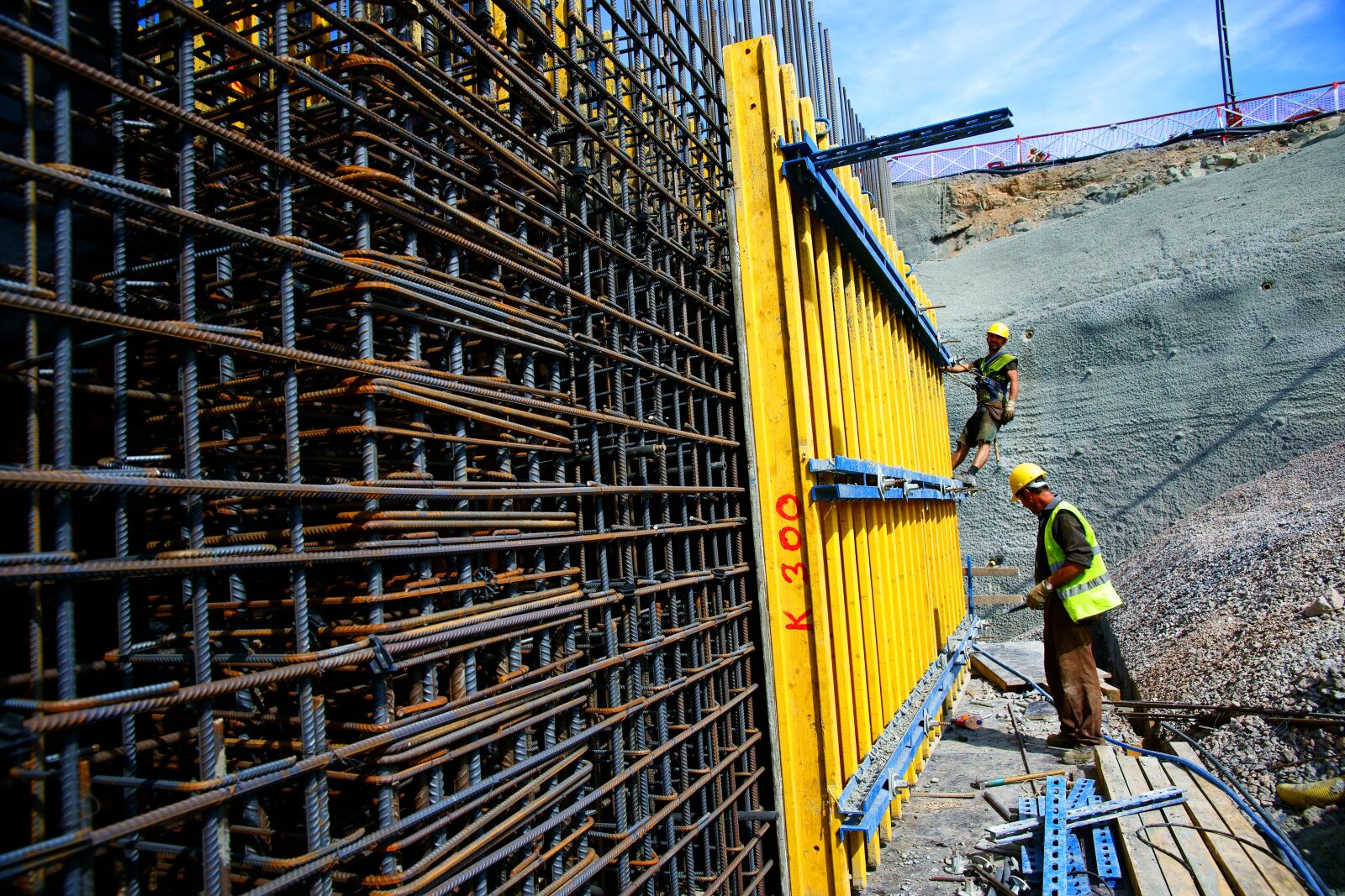 Sony Alpha DSLR-A850 sample photo. Industry, construction, worker photography