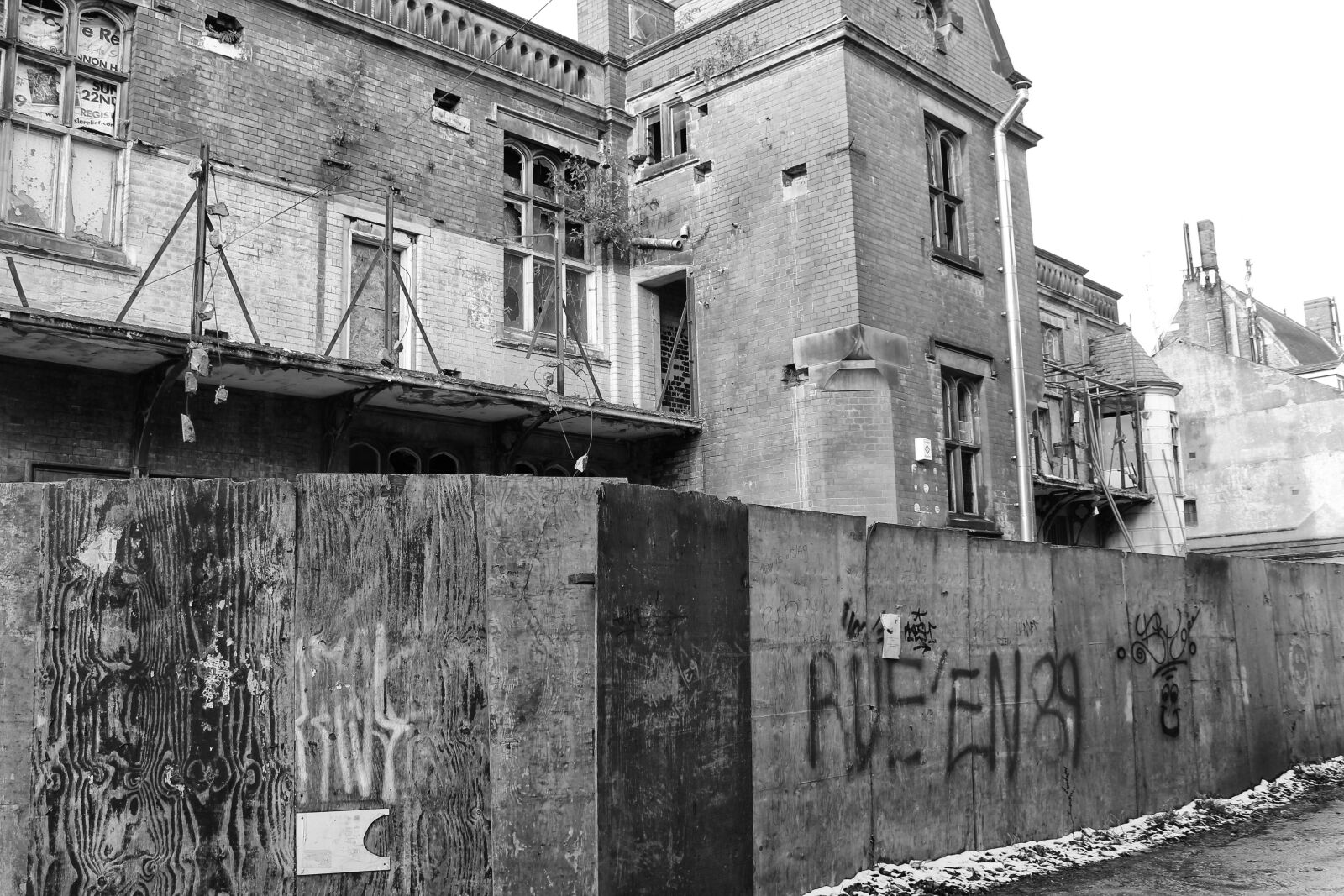 Canon EOS 1300D (EOS Rebel T6 / EOS Kiss X80) sample photo. Urban decay, derelict, abandoned photography