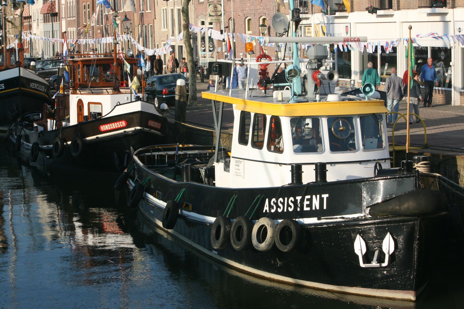 Canon EOS 400D (EOS Digital Rebel XTi / EOS Kiss Digital X) sample photo. Maassluis, port, tug photography