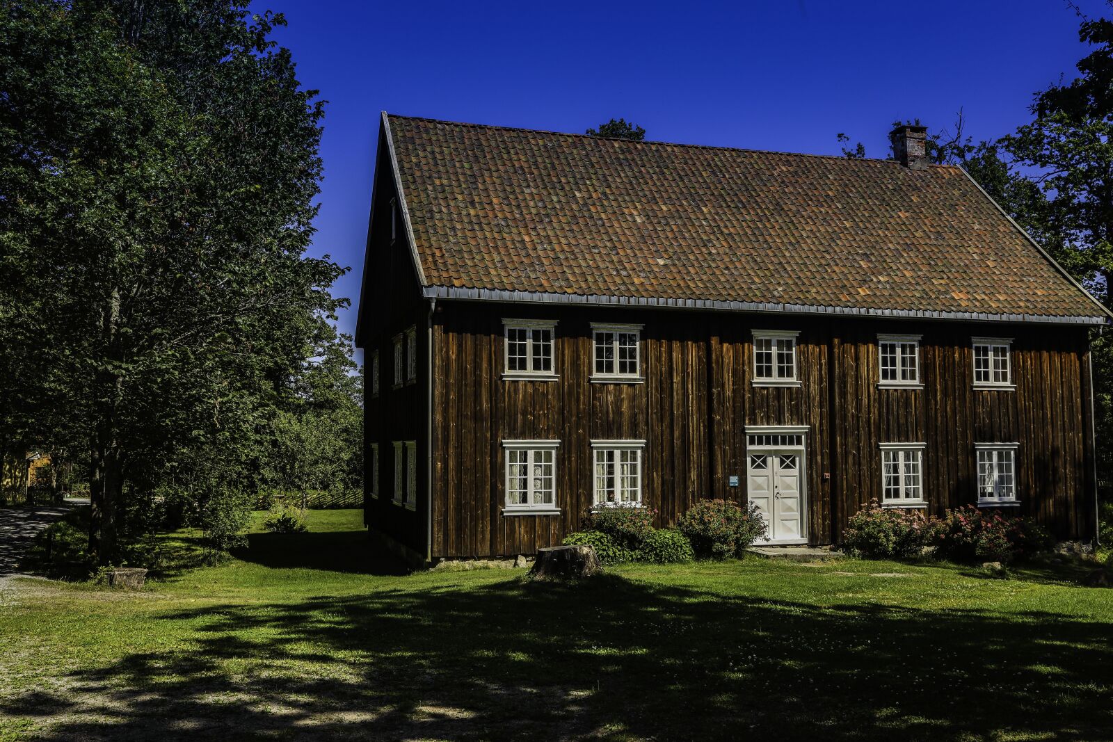 Canon EF 24-70mm F2.8L II USM sample photo. Old building, house, architecture photography